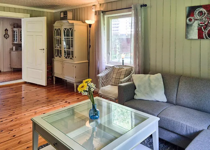 3 Bedroom Cozy In Feriehus Urskog
